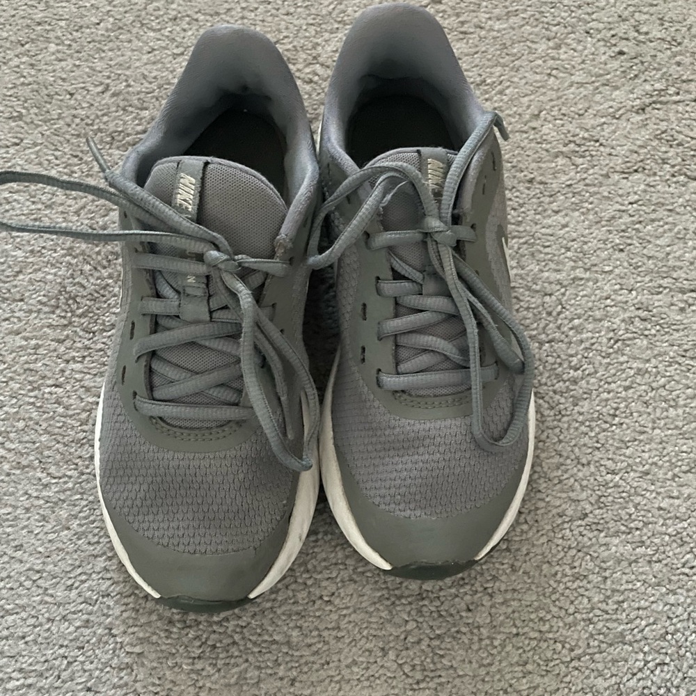 Boys Nike revolution sneakers size 3.5 Y